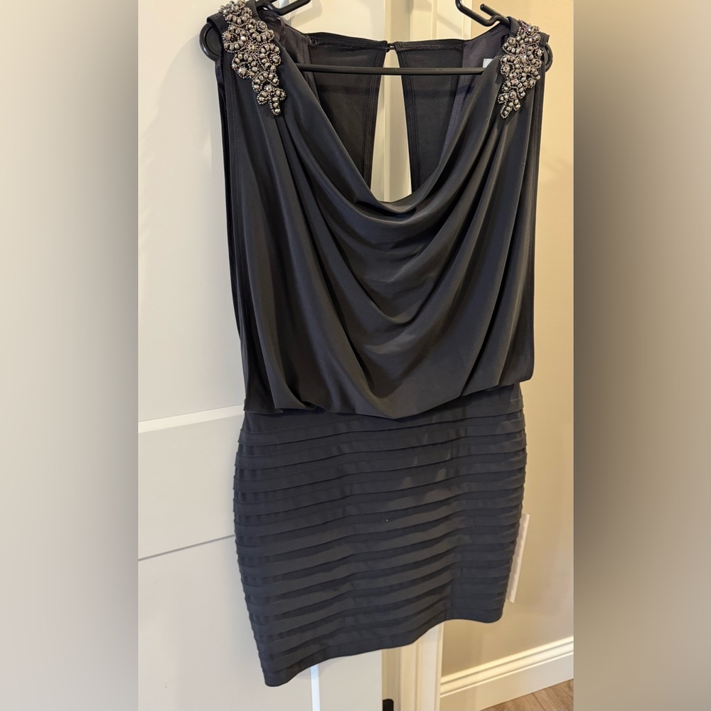 Sale🎉🖤CACHE•Cowl Neck Backless Formal Mini Dress with Embellished Shoulders🖤👗